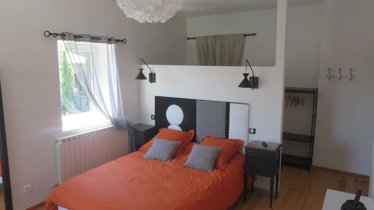 Bed and Breakfast A La Belle Histoire Шатонёф-сюр-Изер Экстерьер фото